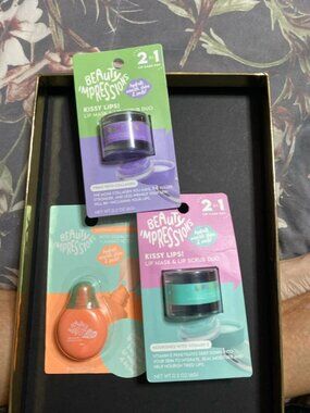 Lip mask